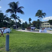 Logotipo de Veronica Salones Wedding Minister