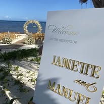 Pareja de boda en la playa