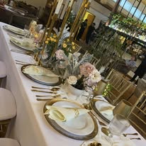 Ceremonia con sillas frente al mar